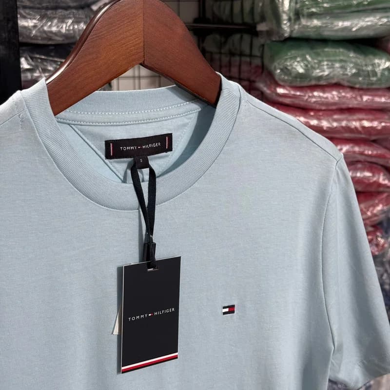 Camiseta Basica Tommy Hilfiger cor Azul Bebe