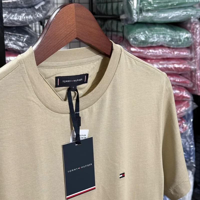 Camiseta Basica Tommy Hilfiger cor Bege