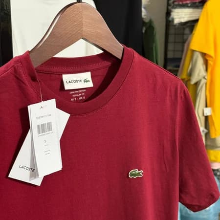Camiseta Basica Lacoste cor vinho