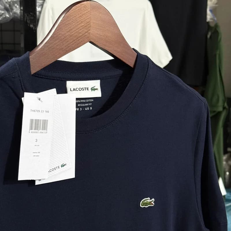 Camiseta Basica Lacoste cor azul marinho