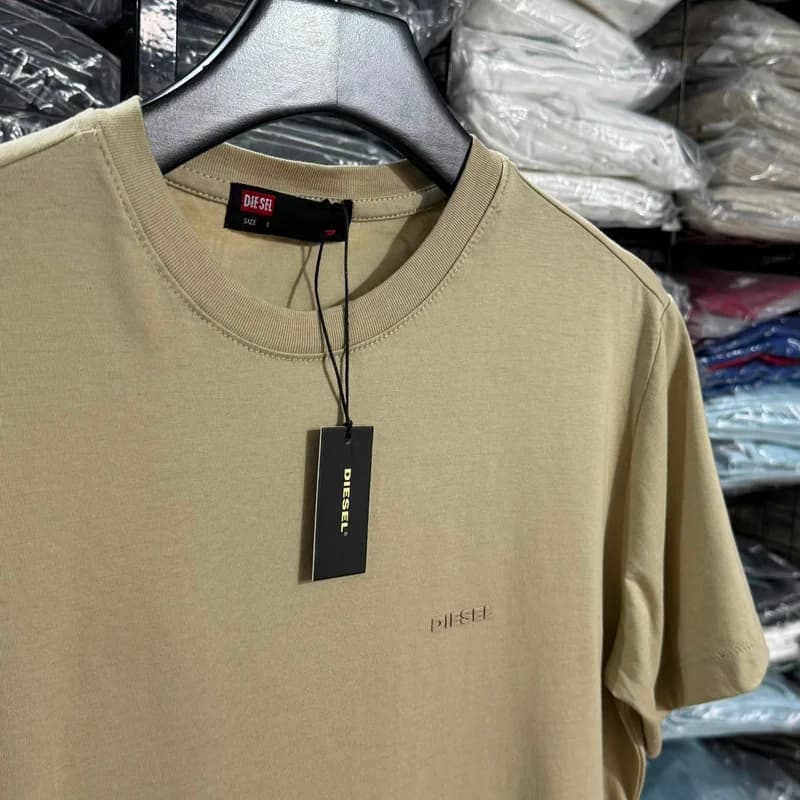 Camiseta Basica Diesel monocromatica cor Bege