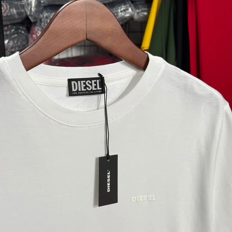 Camiseta Basica Diesel monocromatica cor Branca