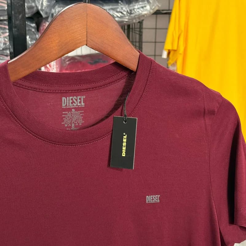 Camiseta Basica Diesel Minimalista cor Vinho