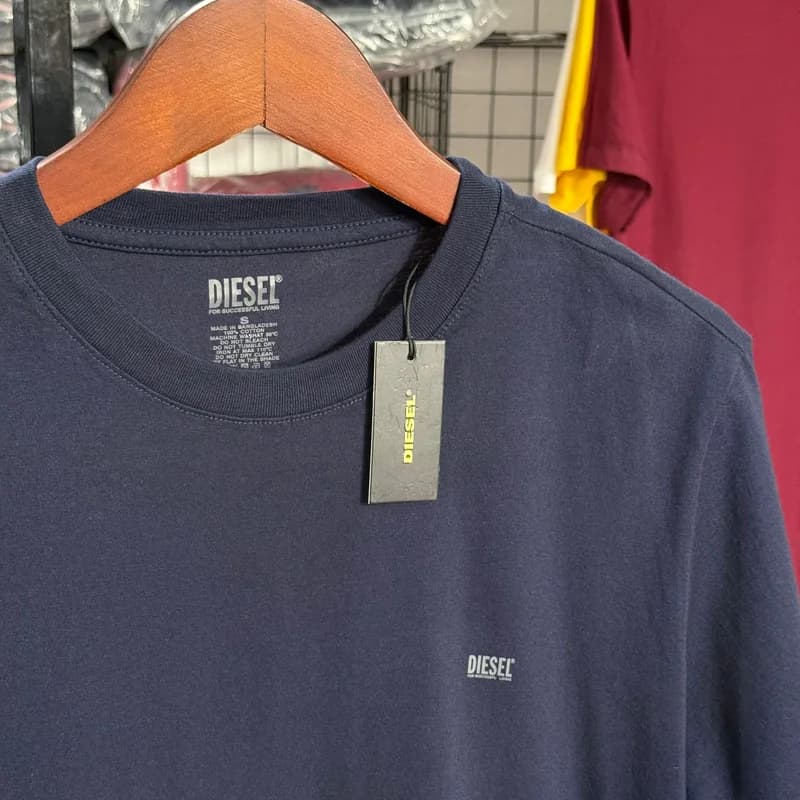 Camiseta Basica Diesel Minimalista cor Azul Marinho
